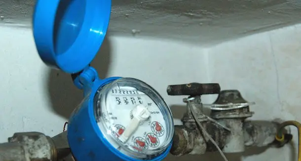 Abbanoa toglie l'acqua al centenario moroso