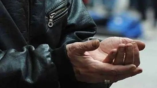 Cancellato divieto di elemosina a Cagliari, opposizione protesta: \"Decisione ideologica\"
