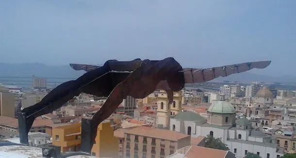 L'installazione sul Bastione Santa Croce che divide e fa discutere: opera d'arte sì o no?