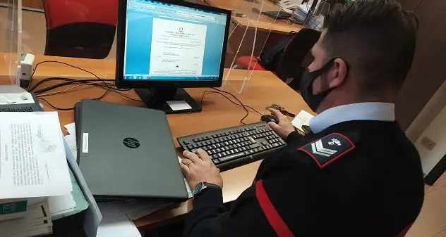 Riceve messaggio dalla banca e accredita 400 euro su un conto corrente, ma è una truffa