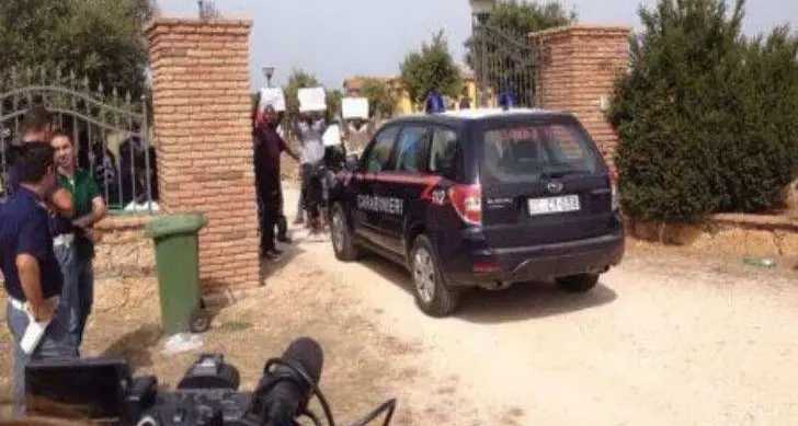 Protesta dei migranti ospitati in un albergo di Sadali, vogliono la tv in camera