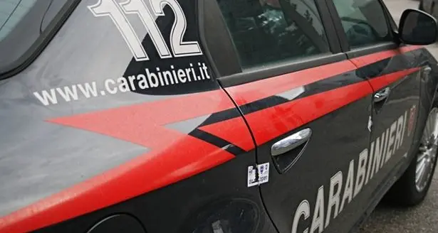 Prende a sprangate la fidanzata: arrestato 19enne