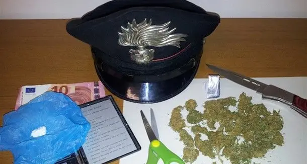 Nasconde la droga nelle mutande: arrestato 38enne