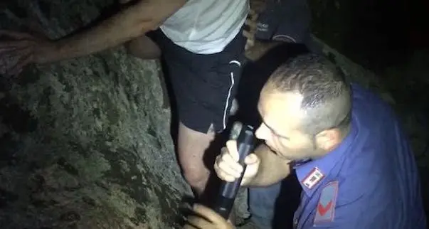 San Pantaleo. Turista finlandese precipita in un crepaccio: salvato grazie all'intervento dei Carabinieri