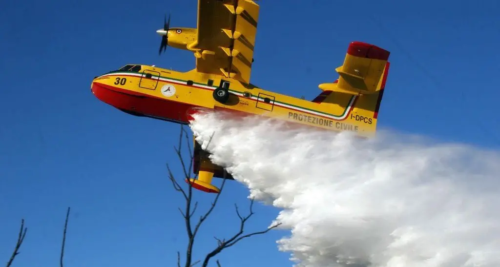 Incendio nelle campagne di Donori: chiusa la statale 387 che porta a Sant'Andrea Frius