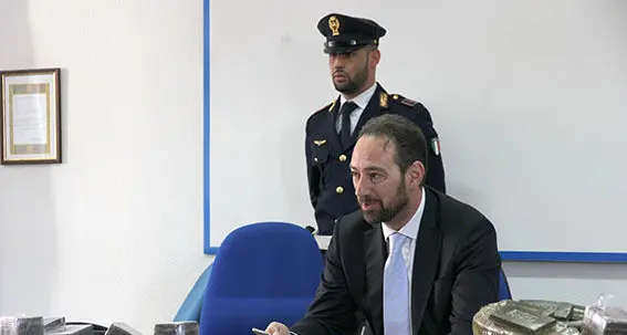 La Polizia scova 500 kg di hashish in un motoscafo