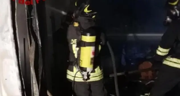 Fiamme in casa a Sardara, intossicato un 93enne