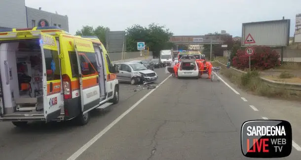 Incidente stradale in Viale Elmas, traffico rallentato