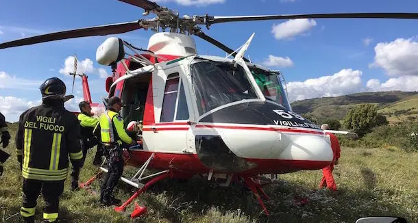 Centauro finisce nella scarpata dopo un volo di 30 metri: 29enne trasportato all'ospedale di Nuoro in elicottero