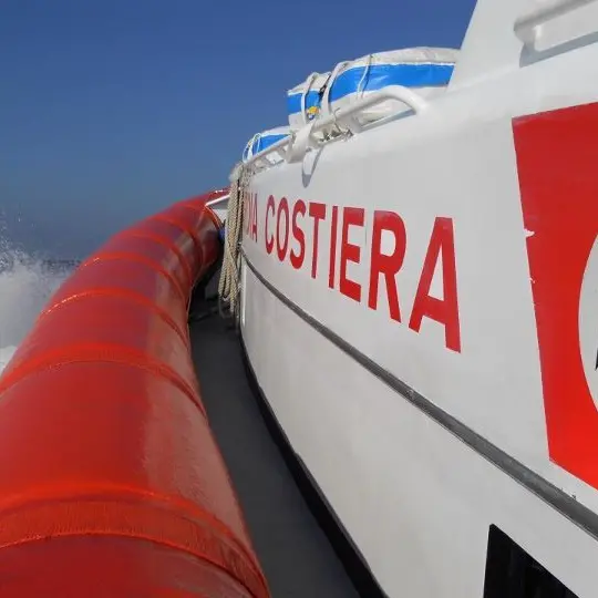 Malore a bordo di una nave cisterna: intervento della Guardia Costiera per soccorrerlo