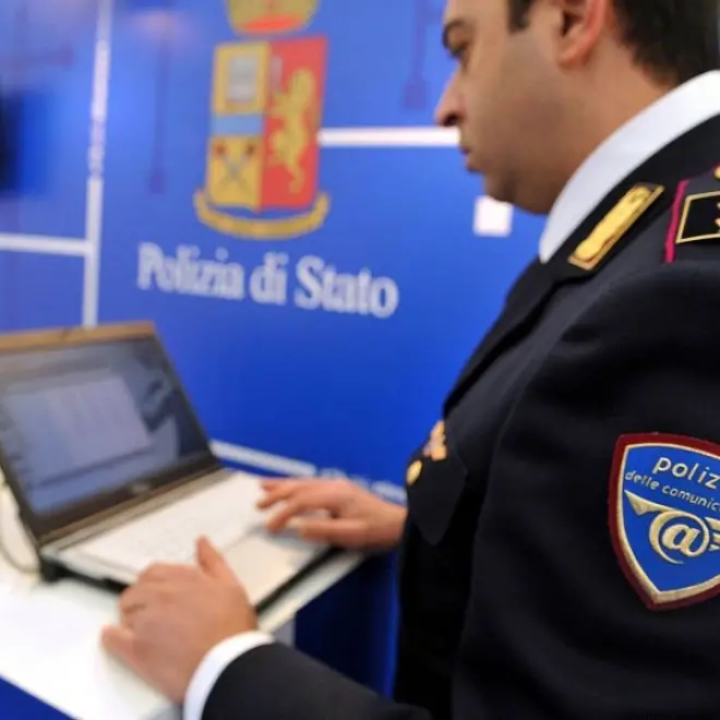 Adescamento di minori in chat e pedopornografia: 44enne arrestato a Viterbo