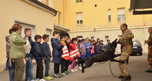 Gli alunni della scuola elementare “Volta” in visita al Comando Provinciale dei Carabinieri