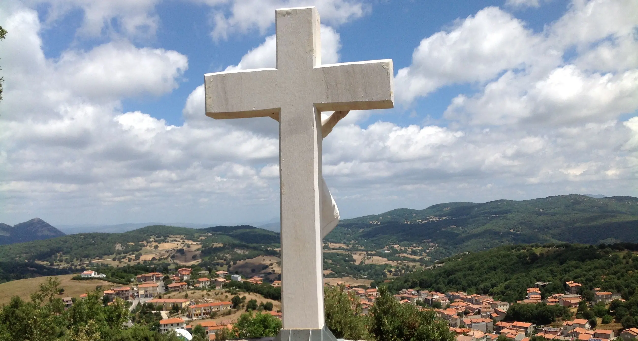 Contro lo spopolamento delle zone interne case nei centri storici vendute a 1 euro. Anche la Regione ha deciso di promuovere l'iniziativa