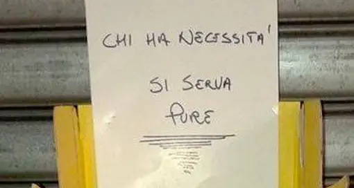 Pane gratis a chi ne ha bisogno: l'iniziativa di un piccolo commerciante dal cuore grande