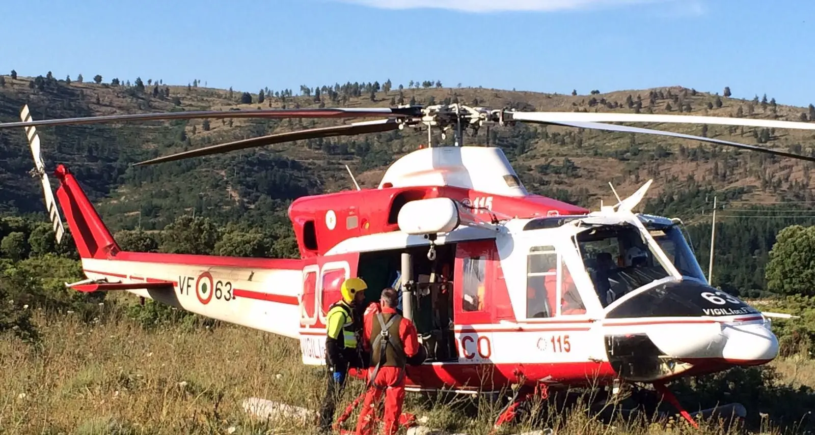 Escursionista soccorso dall'elicottero dei Vigili del fuoco mentre era impegnato nel trekking del \"Selvaggio blu\"