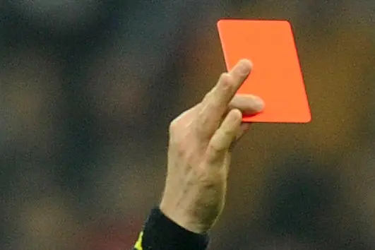 MILAN, ITALY - APRIL 02:  Referee Nicola Rizzoli shows a red card to Cristian Chivu of Inter  during the Serie A match between AC Milan and FC Internazionale Milano at Stadio Giuseppe Meazza on April 2, 2011 in Milan, Italy.  (Photo by Dino Panato/Getty Images) *** Local Caption *** Nicola Rizzoli