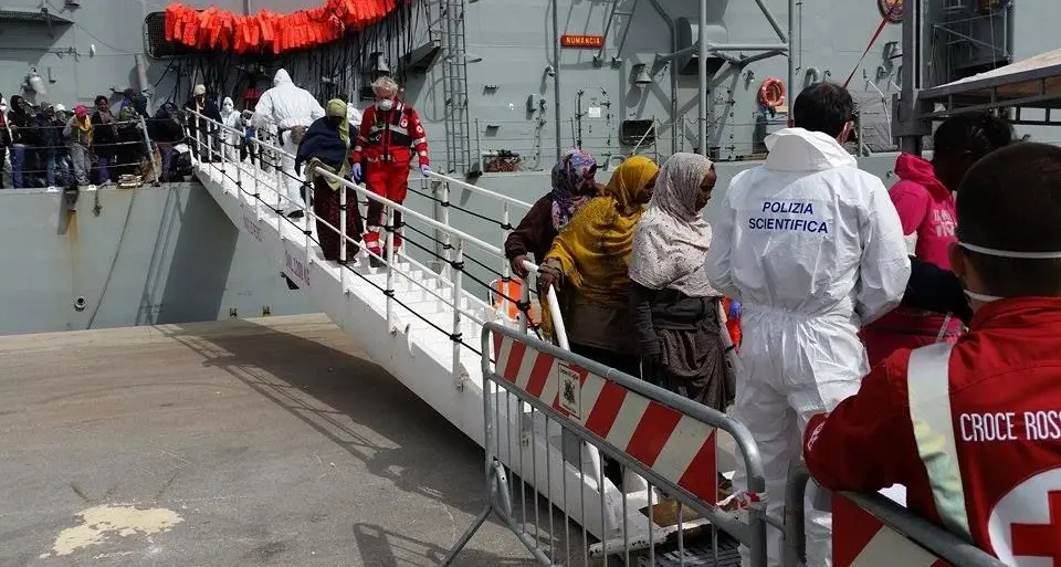 Nuova protesta dei migranti: 12 minorenni hanno lasciato la struttura che li ospita e hanno raggiunto la Prefettura di Cagliari