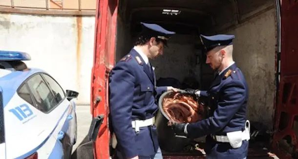 La Polizia ferma due cittadini rumeni che trasportavano una tonnellata di rame per un valore di circa tre mila euro