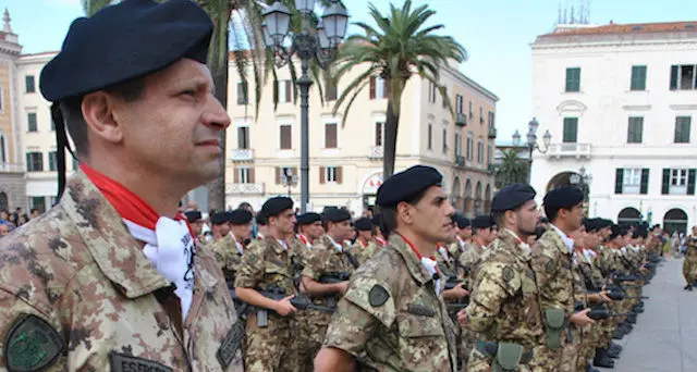 Il saluto della “Brigata Sassari” in partenza per la missione in Libano