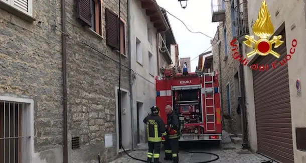 Incendio nel laboratorio odontotecnico di via Sassari