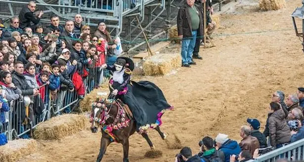 Massima sicurezza per la Sartiglia: ecco le strade chiuse, dove saranno i parcheggi e le modifiche dei trasporti pubblici