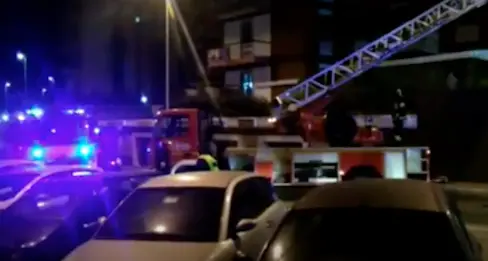 Incendio in un appartamento, paura in centro: palazzo evacuato