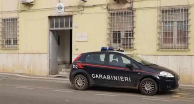 Evadono dai domiciliari per spacciare marijuana: arrestati