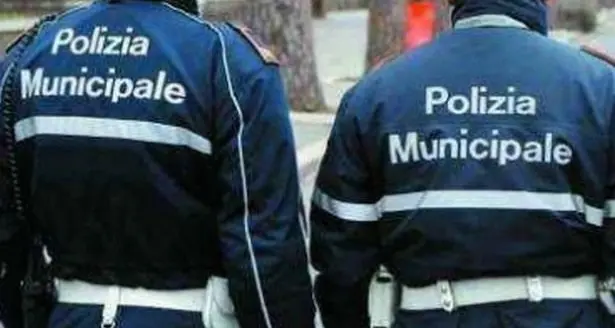 Smaltimento illegale di rifiuti speciali pericolosi: 18 le sanzioni della Polizia Municipale