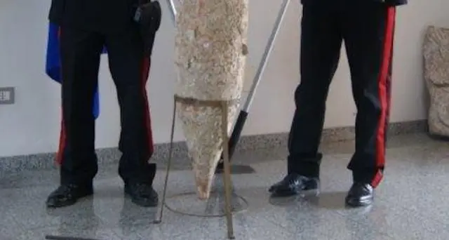 Nascondeva in casa un'anfora vinaria di epoca romana: denunciato 51enne