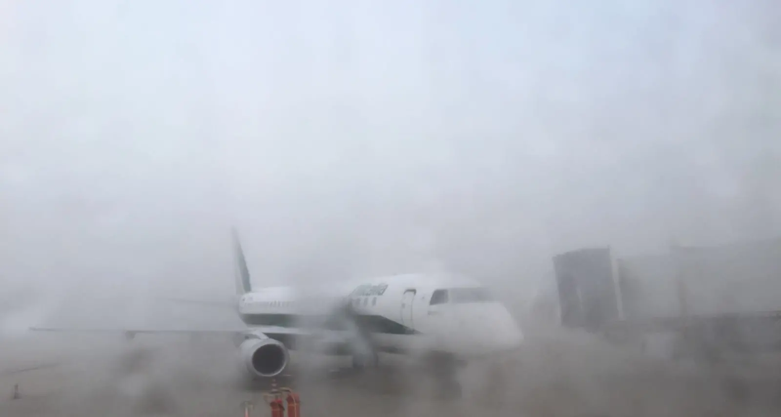 Aeroporto chiuso a causa della nebbia: ritardi e disagi per i viaggiatori