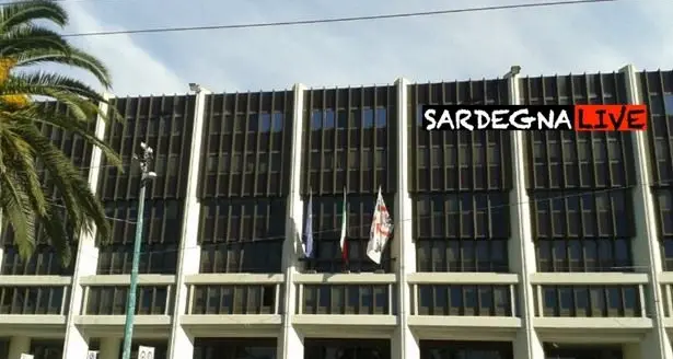 Da sei mesi senza stipendio: sit-in sotto il palazzo della Regione dei lavoratori Aias