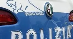 Va in commissariato per sporgere una querela e ruba il portafoglio di una poliziotta