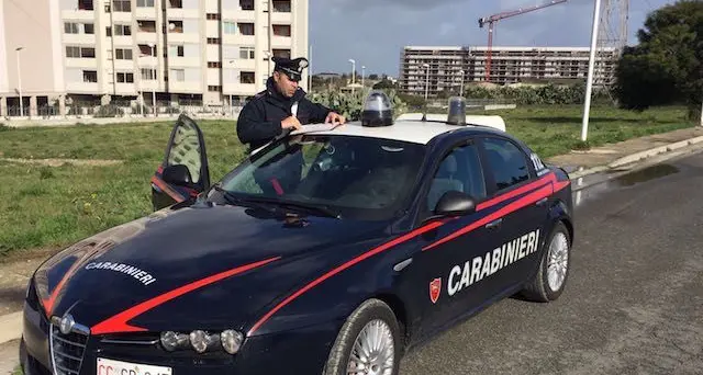 Ubriaco e senza patente aggredisce i carabinieri: arrestato un 42enne