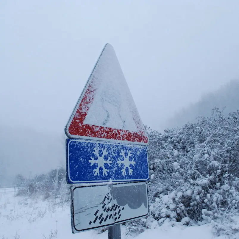 Inizio inverno gelido in Sardegna tra neve e venti di burrasca