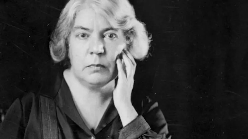 Grazia Deledda: omaggio alla scrittrice sarda nella biblioteca regionale di Cagliari