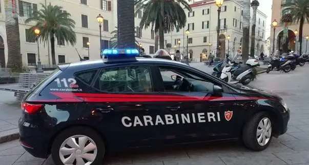 Sassari. Carabinieri la fermano a bordo di un’auto rubata: denunciata una donna