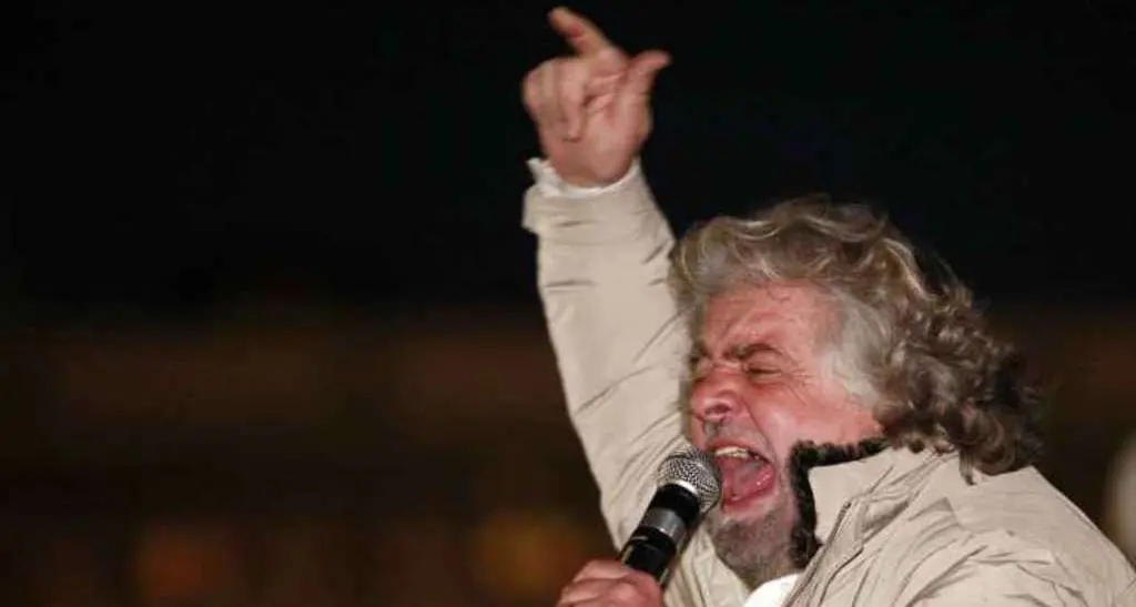 Grillo: \"Qui o si fa la democrazia o si muore come Paese\"