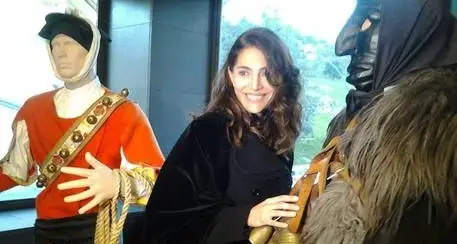 Caterina Murino veste i panni di Mamuthone | GUARDA IL VIDEO