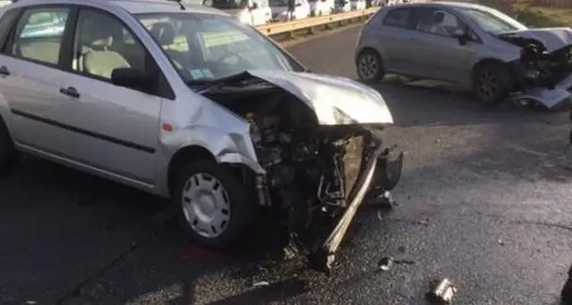 Scontro tra due auto sulla 554: un ferito