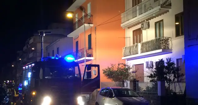 Cavo elettrico scoperto: intervento dei Vigili del fuoco in Via Asfodelo