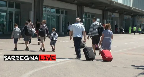 \"Marciamo assieme per salvare l'aeroporto\", manifestazione per difendere il diritto alla mobilità dei sardi
