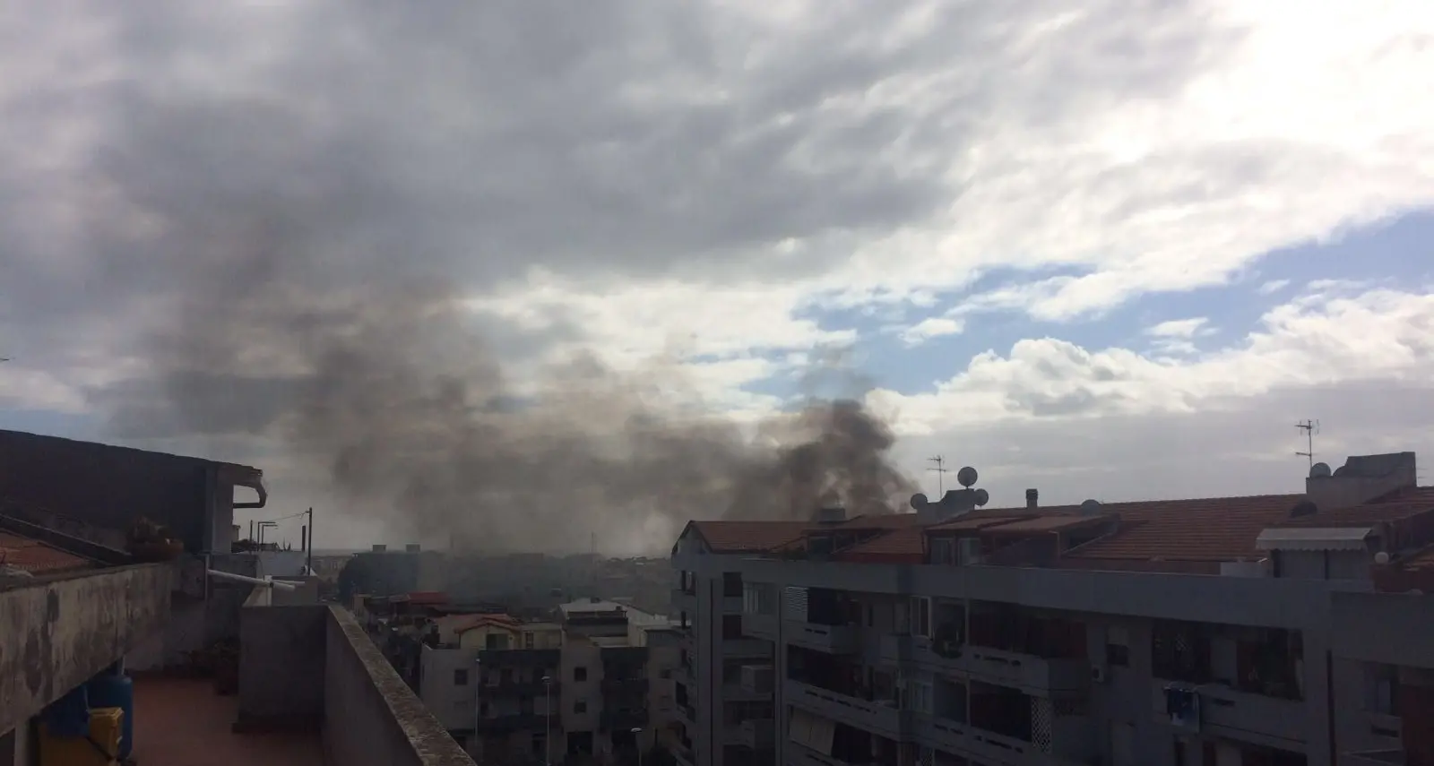 Incendio in un attico di via Sant'Antonio | VIDEO