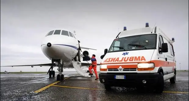 Voli sanitari d'emergenza per l'Aeronautica militare: soccorso un neonato di tre mesi in pericolo di vita e una donna di 63 anni