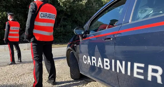 Coppia in lite a Torpè, volano minacce verbali e con coltelli