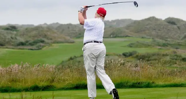 Trump, golf e una promessa: \"Faremo qualcosa\"