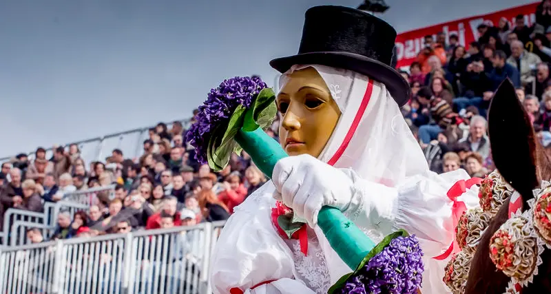 Rubate 300 transenne, Comune in difficoltà per la Sartiglia