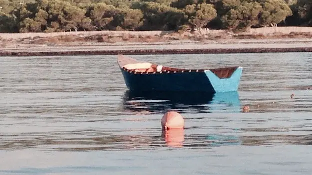 Barchino si schianta sugli scogli a Capo Spartivento: sei migranti soccorsi nella notte