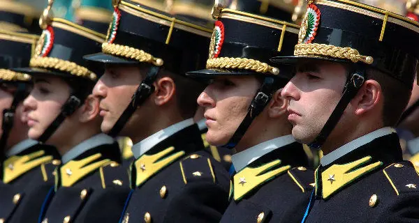 Guardia di finanza. Pubblicati sulla gazzetta ufficiale i bandi di concorso per l'accademia del corpo, ruolo normale ed aeronavale