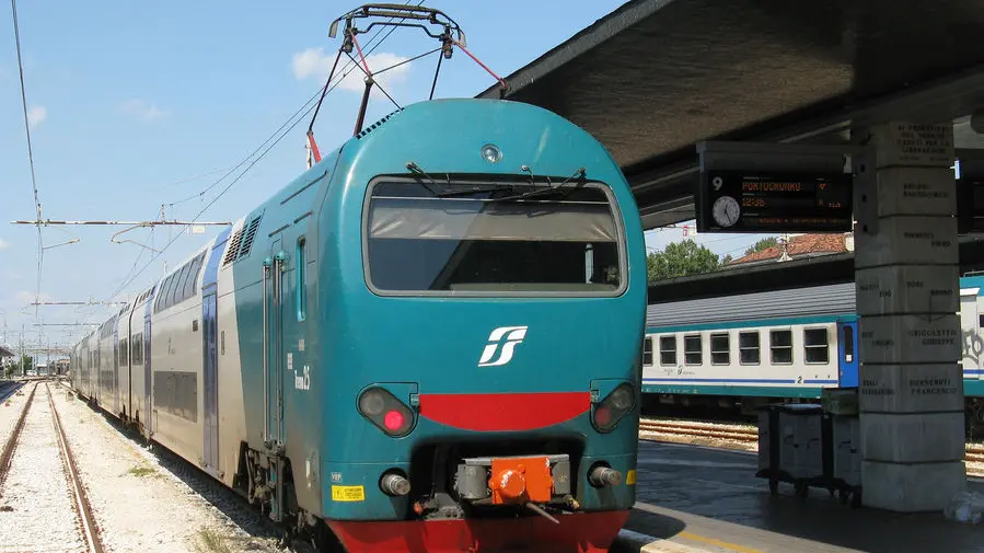 Tagliati i cavi della fibra: caos ferroviario tra Cagliari e Decimomannu