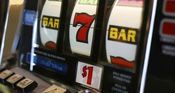 Furto in un bar: rubate slot machine e cambiamonete. Bottino di 7 mila euro